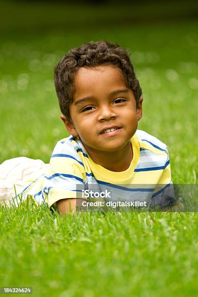 Happy Junge Stockfoto und mehr Bilder von 2-3 Jahre - 2-3 Jahre, Blick in die Kamera, Familie