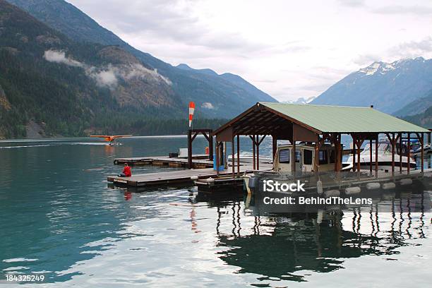 Lago Dock - Fotografie stock e altre immagini di Stato di Washington - Stato di Washington, Mezzo di trasporto marittimo, Acqua