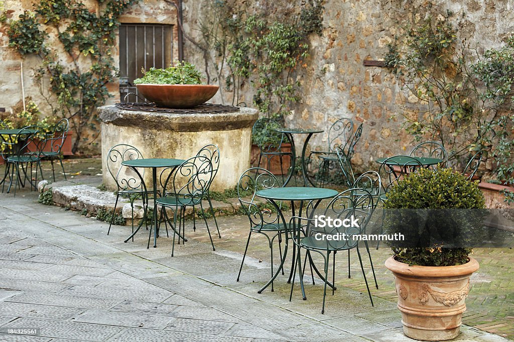 Restaurante tables in Itália - Foto de stock de Cadeira royalty-free