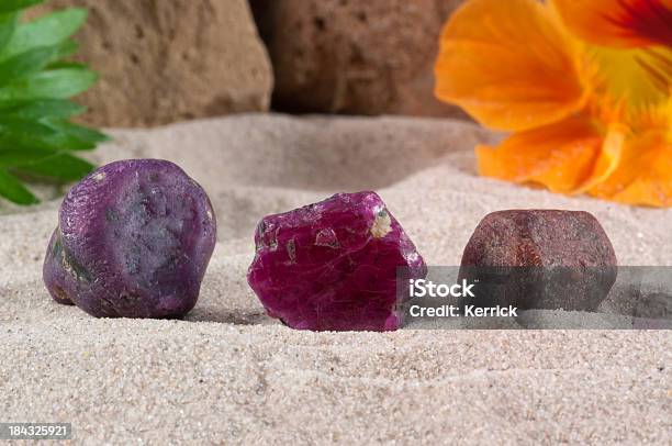 Red Rubyjuwel Stone Garantiert Authentische Stockfoto und mehr Bilder von Alternative Medizin - Alternative Medizin, Edelstein, Fotografie