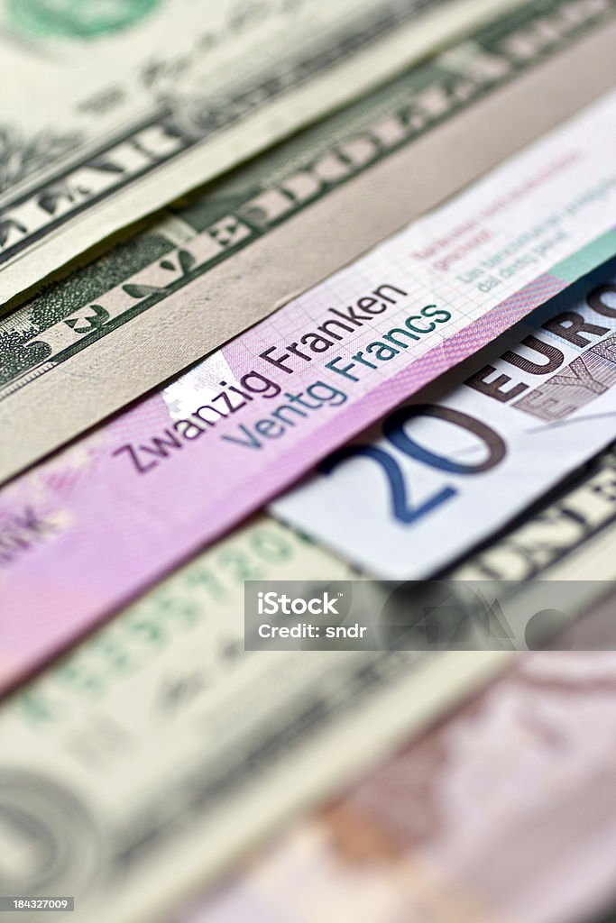 Concentrer sur le Billet de francs suisses - Photo de Affaires libre de droits