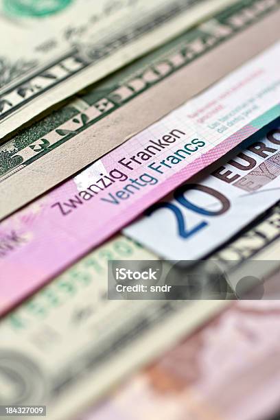 Photo libre de droit de Concentrer Sur Le Billet De Francs Suisses banque d'images et plus d'images libres de droit de Affaires - Affaires, Affaires d'entreprise, Billet de banque