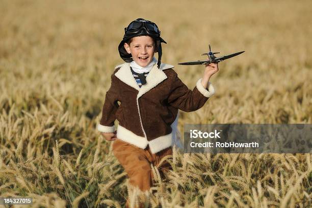 Foto de Dreaming De Voo e mais fotos de stock de Força Aérea Britânica - Força Aérea Britânica, Criança, Estilo retrô
