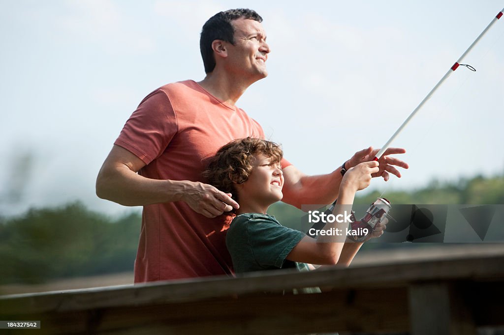 Pai e filho pescar - Foto de stock de 40-44 anos royalty-free
