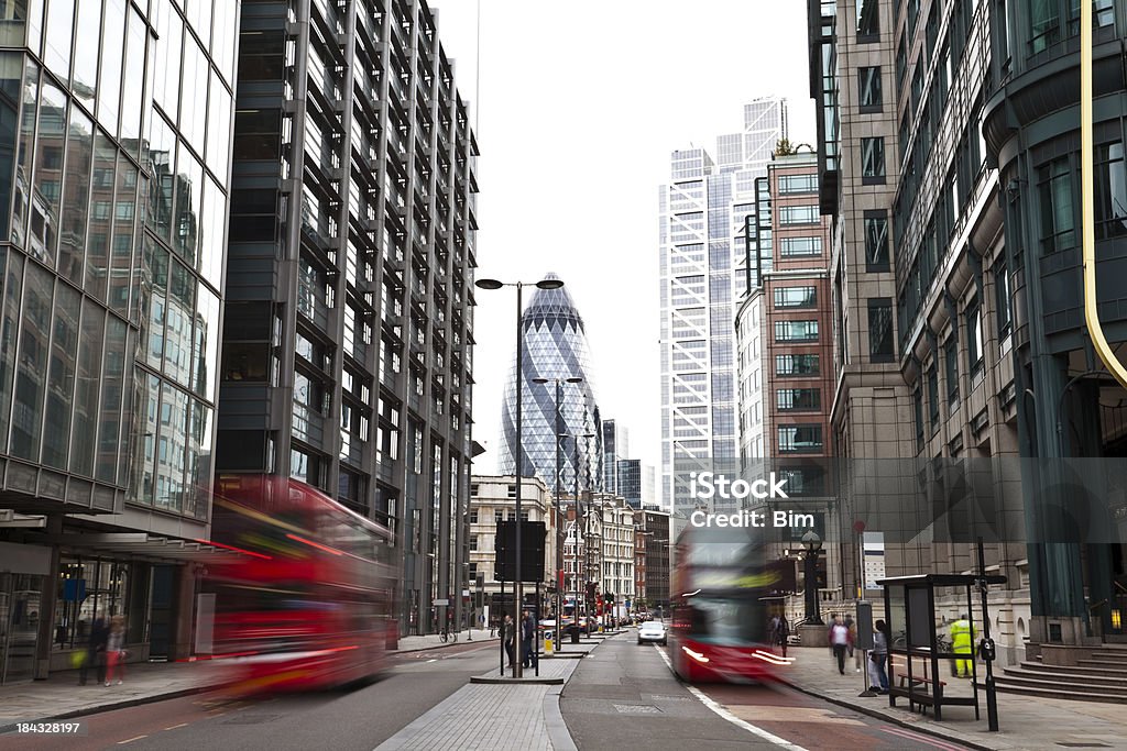 Rua de Londres, com autocarros de Dois Andares - Royalty-free Londres - Inglaterra Foto de stock