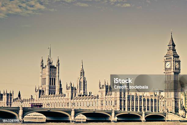 Vintage Di Londra Il Big Ben E Il Parlamento - Fotografie stock e altre immagini di Londra - Londra, Stile retrò, Vecchio stile