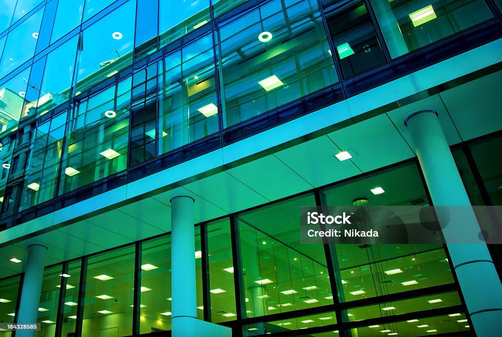 Edificio de oficinas - Foto de stock de Acero libre de derechos