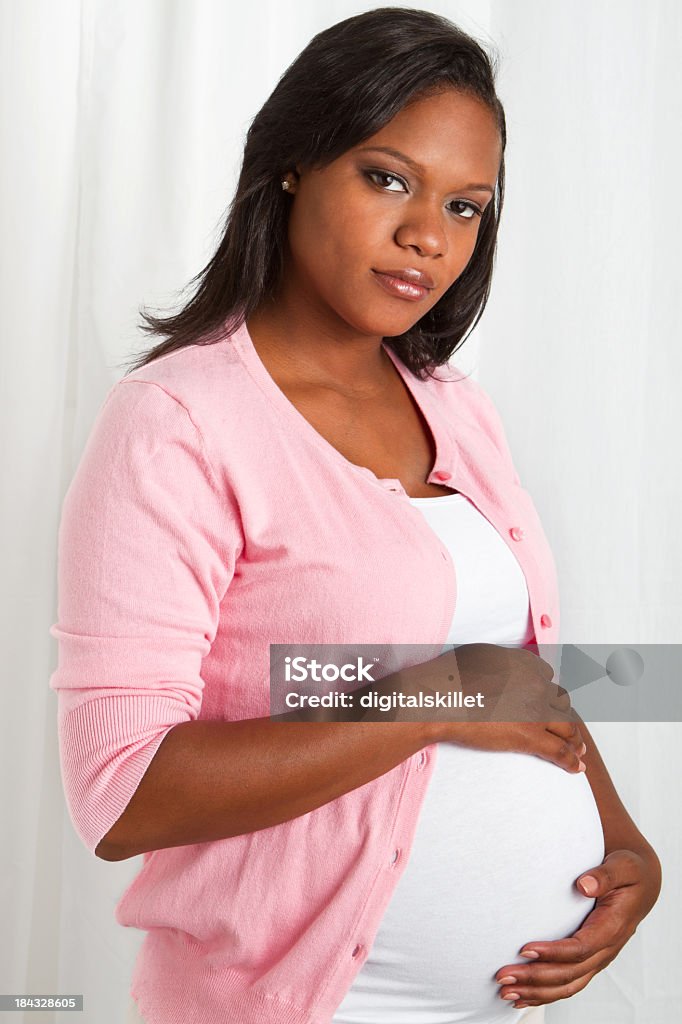 Afro-americana mulher grávida - Foto de stock de Grávida royalty-free