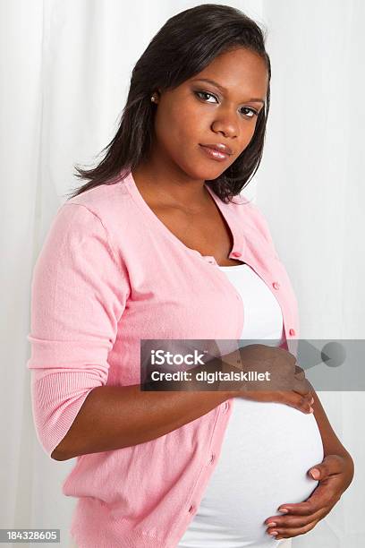 Афроамериканских Беременная Женщина — стоковые фотографии и другие картинки Беременная - Беременная, Женщины, Подросток
