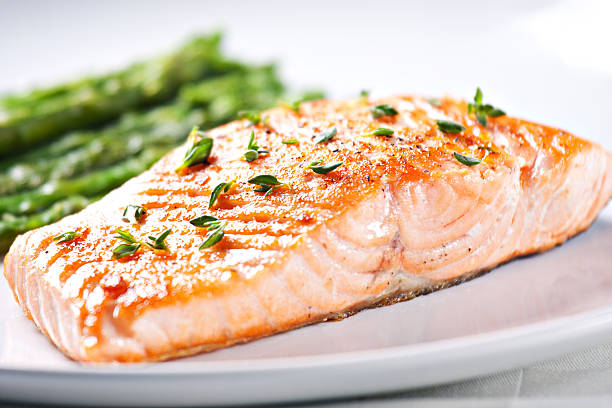 istock Fillet of salmon with asparagus 184328762