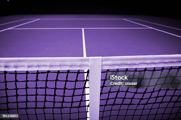 Foto de Closeup De Uma Rede De Tênis e mais fotos de stock de Tênis - Esporte de Raquete - Tênis - Esporte de Raquete, Quadra esportiva, Estádio
