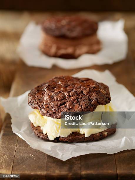 Ice Cream Sandwich Stockfoto und mehr Bilder von Eiscreme-Schnitten - Eiscreme-Schnitten, Ansicht aus erhöhter Perspektive, Bildschärfe