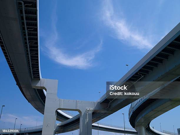 Foto de A Highway e mais fotos de stock de Abstrato - Abstrato, Alto - Descrição Geral, Armação de Construção