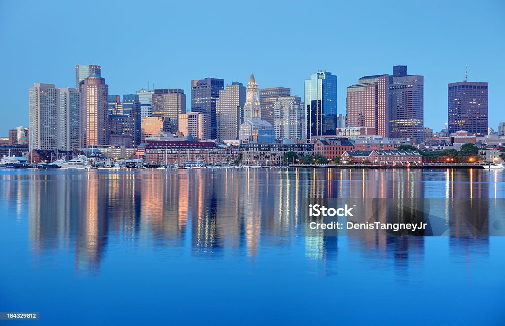 Riflettendo Skyline di Boston - Foto stock royalty-free di East Boston