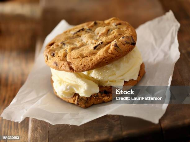 Ice Cream Sandwich - Fotografie stock e altre immagini di Gelato - Gelato, Biscotto secco, Panino ripieno