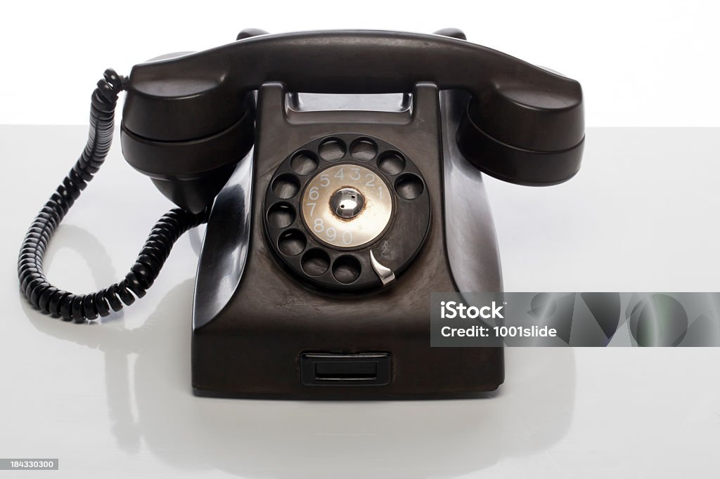 Viejo teléfono: teléfono en la tabla - Foto de stock de Agente de servicio al cliente libre de derechos