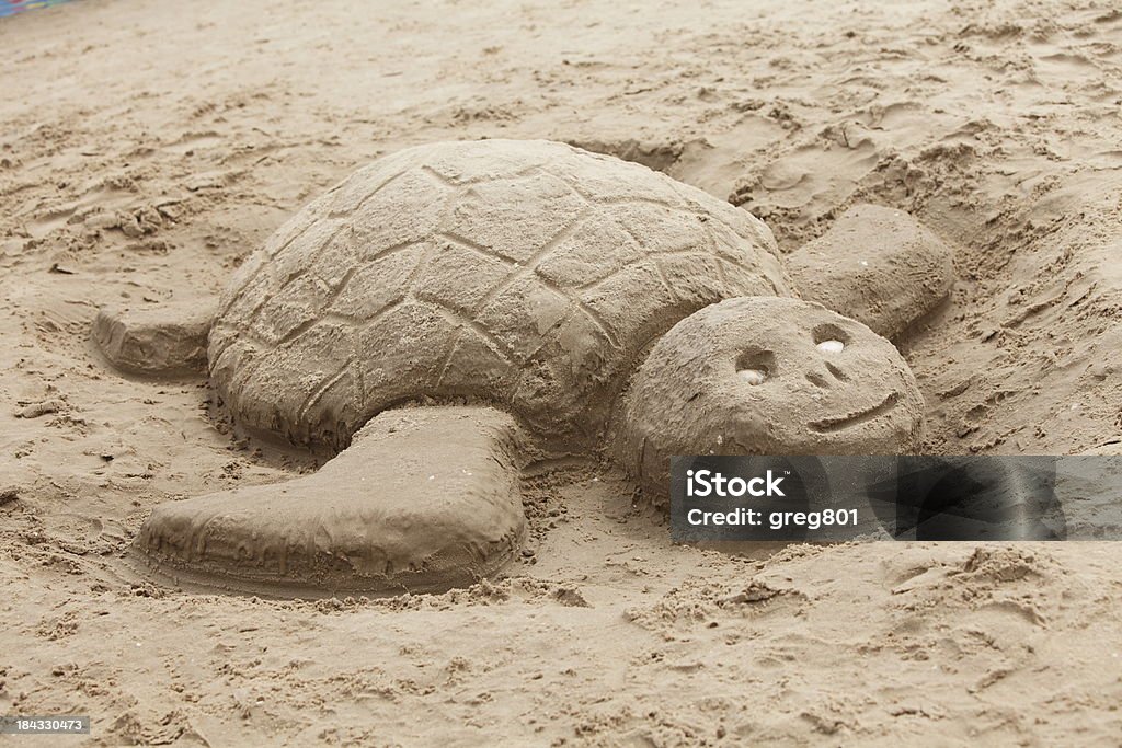 Tartaruga XXXL sabbia - Foto stock royalty-free di Scultura di sabbia