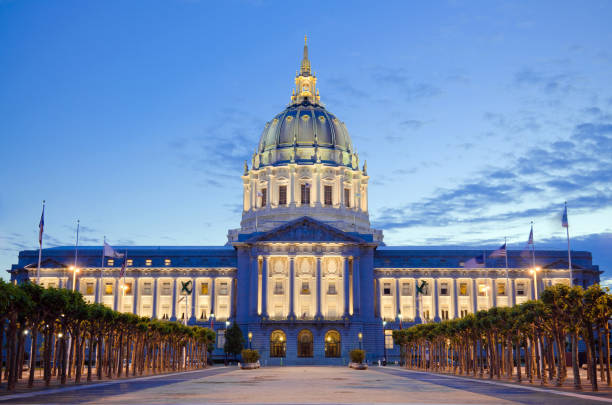 сан-франциско-сити холл в ночное время - san francisco county government town hall government building стоковые фото и изображения