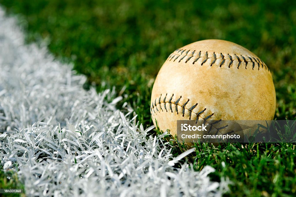 Old Softball ao longo de falta de - Royalty-free Acabado Foto de stock