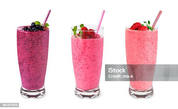 Frutos Smoothies - Fotografias de stock e mais imagens de Batidos - Batidos, Figura para recortar, Batido de Morango