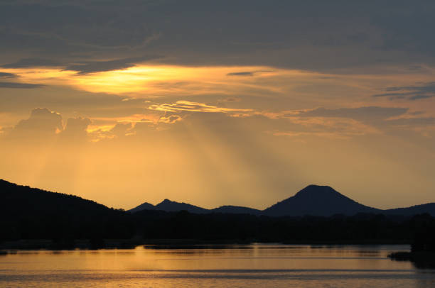 tramonto sul monte pinnacle, little rock, arkansas - pinnacle foto e immagini stock