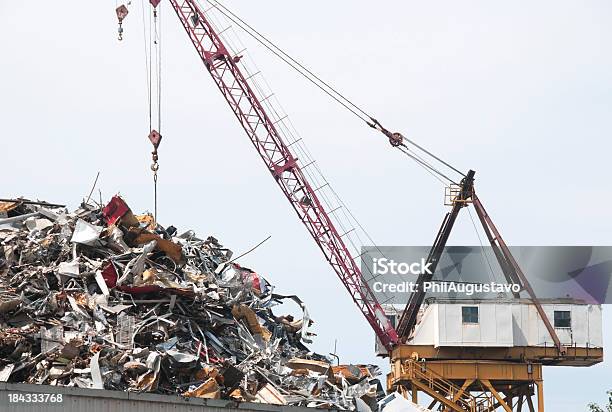 Żuraw Na Wydajność Zakładu Recyklingu - zdjęcia stockowe i więcej obrazów Dźwigać - Dźwigać, Fotografika, Hak - wyposażenie