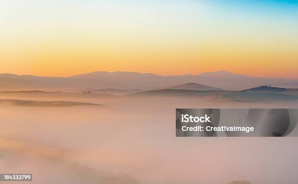 Toskania Krajobraz - zdjęcia stockowe i więcej obrazów Val d'Orcia - Val d'Orcia, Wschód słońca, Bez ludzi