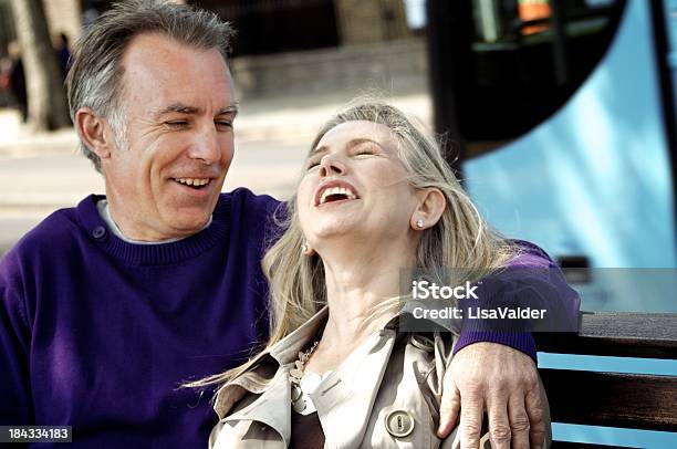 행복함 성숙한 커플입니다 30-39세에 대한 스톡 사진 및 기타 이미지 - 30-39세, 50-59세, 60-69세