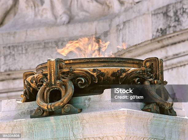 Foto de Fogo Na Piazza Venezia e mais fotos de stock de Antiguidade - Antiguidade, Arcaico, Arquitetura