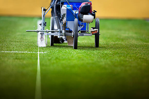 quadro de grama com grama linhas em um campo de esportes - soccer field pre season green sport - fotografias e filmes do acervo