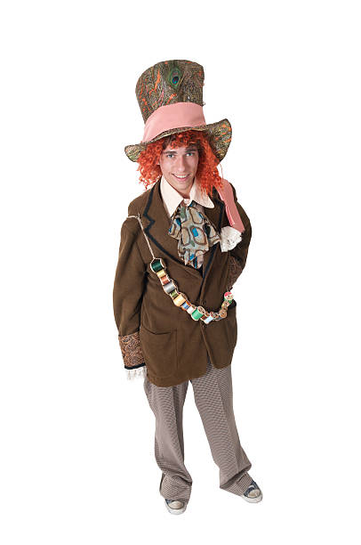 giovane uomo indossando costume hatter pazza - mad hatter foto e immagini stock