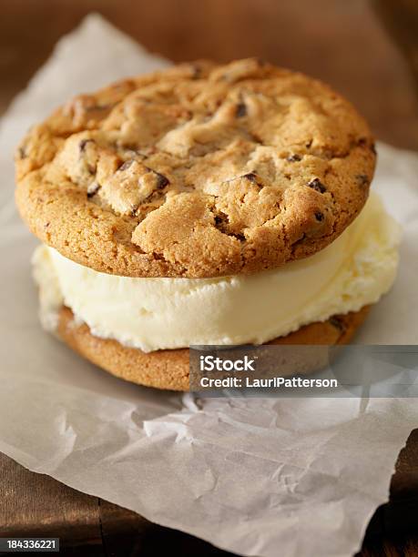 Ice Cream Sandwich Stockfoto und mehr Bilder von Eiscreme-Schnitten - Eiscreme-Schnitten, Schokoladenkeks, Keks