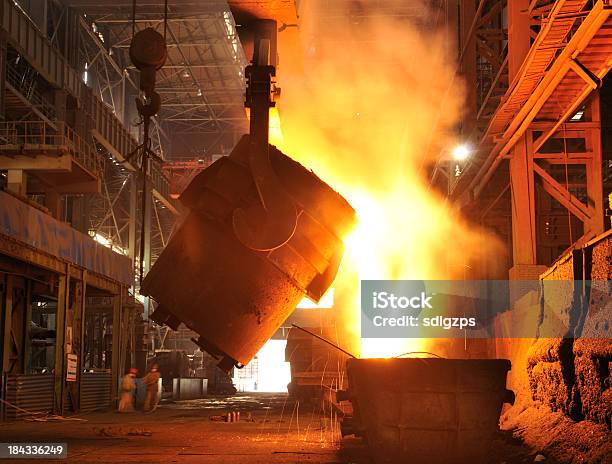 Verter De Ferro - Fotografias de stock e mais imagens de Barril - Barril, Calor, Chaminé de Fábrica