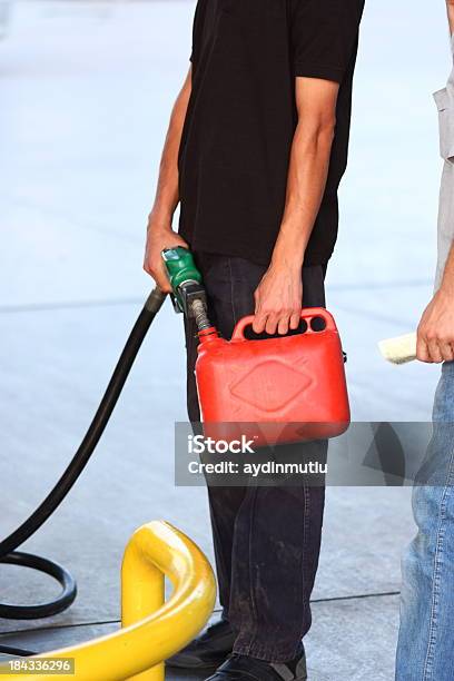 Crisis Del Petróleo Foto de stock y más banco de imágenes de Adulto - Adulto, Bomba de petróleo, Bote