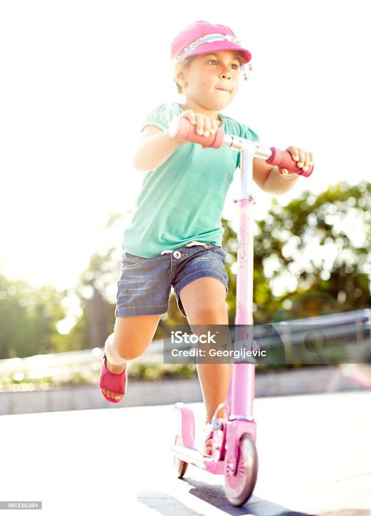 Scooter chica - Foto de stock de Niñas libre de derechos