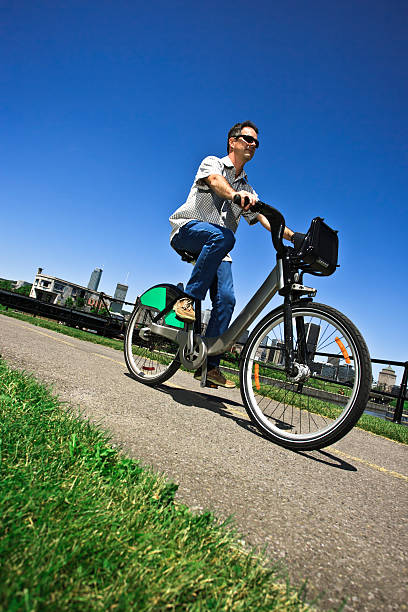 Mit dem Fahrrad in der Stadt – Foto