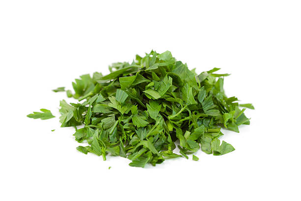 cortado em pedacinhos salsa - parsley garnish isolated herb imagens e fotografias de stock