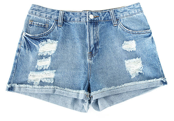 rasgado pantalón corto vaquero - jean shorts fotografías e imágenes de stock