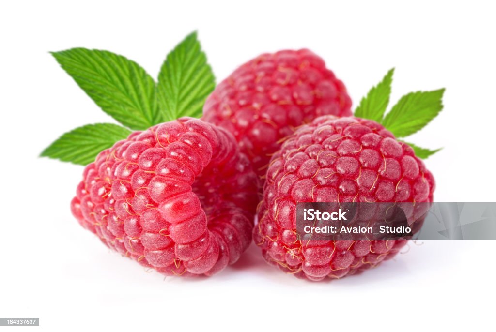 Raspberries изолированные на белом фоне - Стоковые фото Без людей роялти-фри