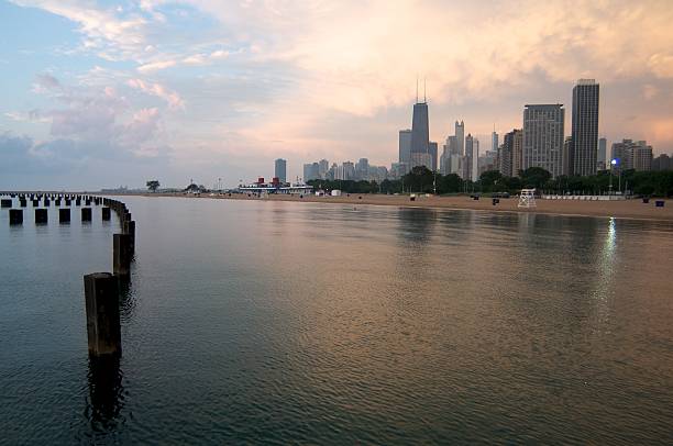 Playa de Chicago en la mañana - foto de stock