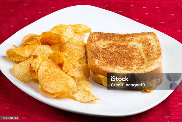 Sándwich Y Fritas Foto de stock y más banco de imágenes de Aislado - Aislado, Alimento, Alimento tostado