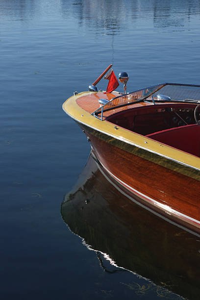 Barco de madeira clássico - fotografia de stock