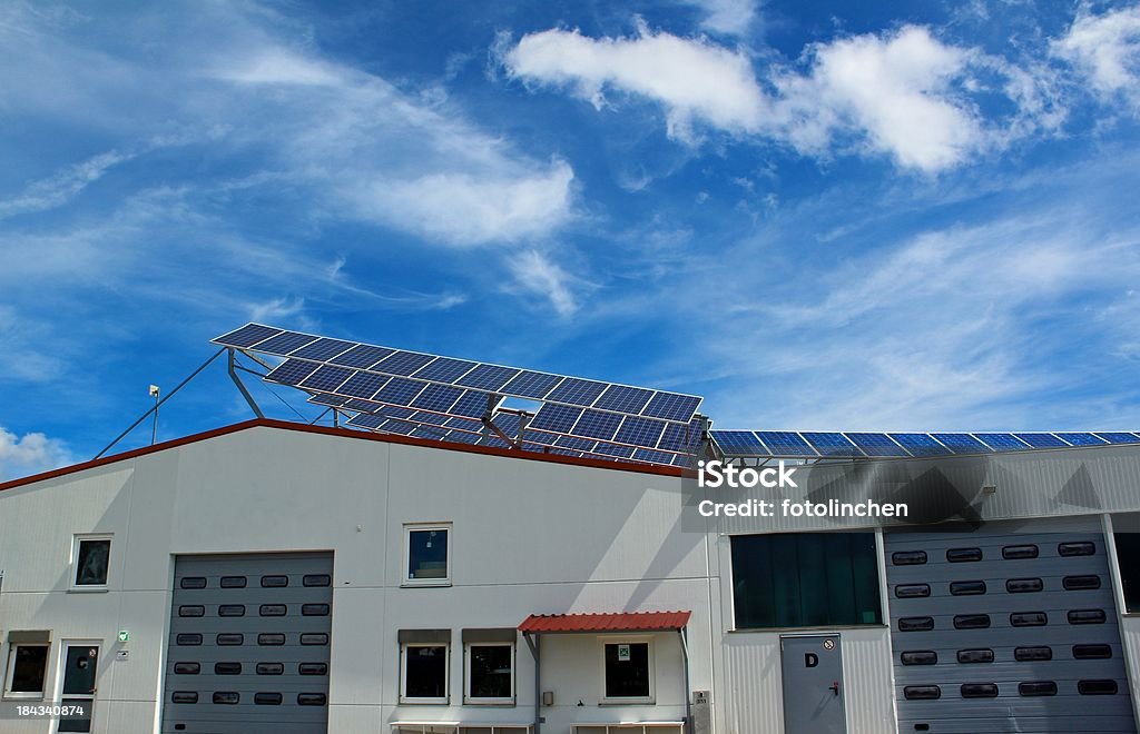 Fabrik mit Solarzellen - Lizenzfrei Sonnenkollektor Stock-Foto