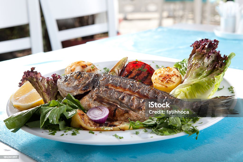 Pescado a la parrilla - Foto de stock de Alimento libre de derechos