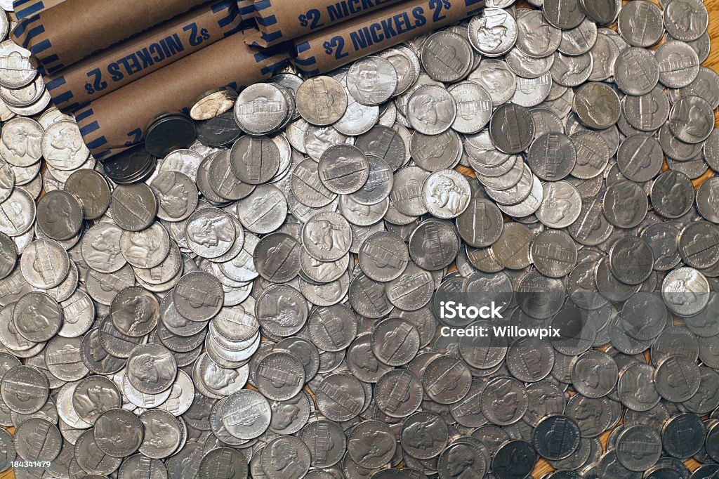 Cinco céntimos de níquel monedas de los Estados Unidos - Foto de stock de Moneda de cinco céntimos libre de derechos