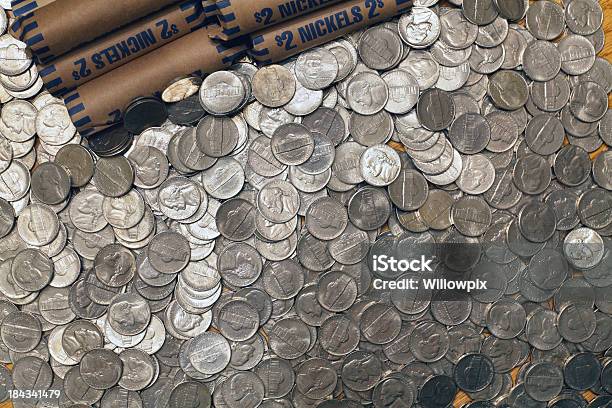 Cinco Céntimos De Níquel Monedas De Los Estados Unidos Foto de stock y más banco de imágenes de Moneda de cinco céntimos