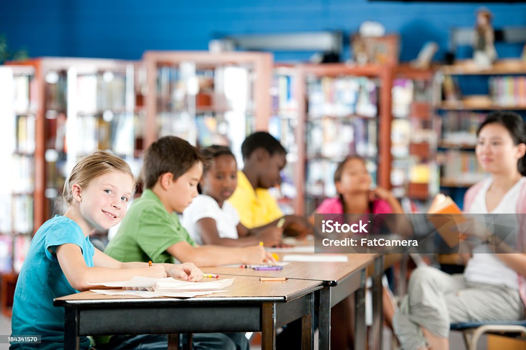 Estudiantes primaria - Foto de stock de Adulto libre de derechos