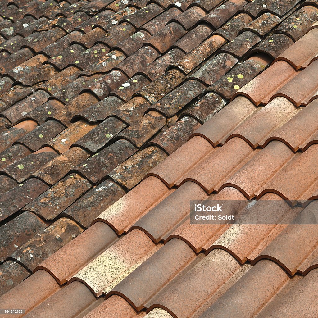 rooftiles/stare i nowe - Zbiór zdjęć royalty-free (Brudny)