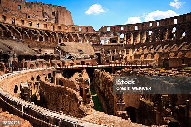 Колизей В Риме Италия — стоковые фотографии и другие картинки Амфитеатр - Амфитеатр, Арка - архитектурный элемент, Архитектура