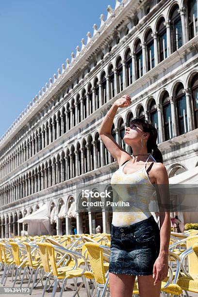 Junge Touristen In Venedig Stockfoto und mehr Bilder von Junger Erwachsener - Junger Erwachsener, Minirock, Tourist